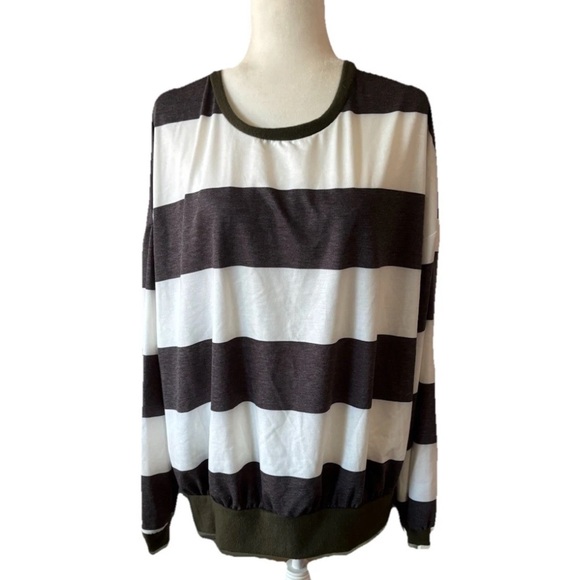Fantastic Fawn Tops - Fantastic Fawn Knit Top Gray & White Striped Long Sleeve Women’s X Large